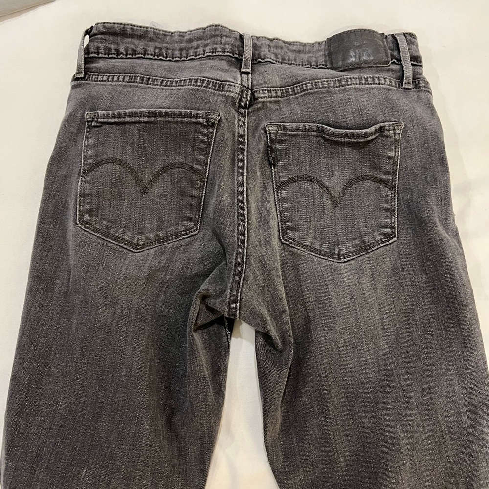 Dark grey skinny Levi’s- size 27